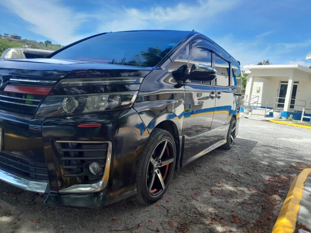 2017 Toyota Voxy