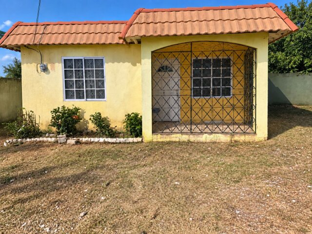 2 Bedroom 1 Bath House For Sale - HUGE LAND SPACE Houses Old Hardour Rd