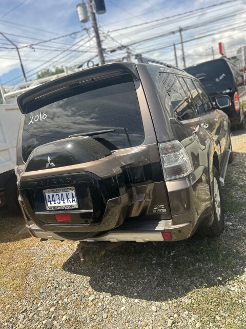 2016 Mitsubishi Pajero
