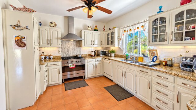 Spacious 5 Bedroom, 3 Bathroom House