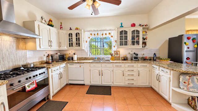 Spacious 5 Bedroom, 3 Bathroom House