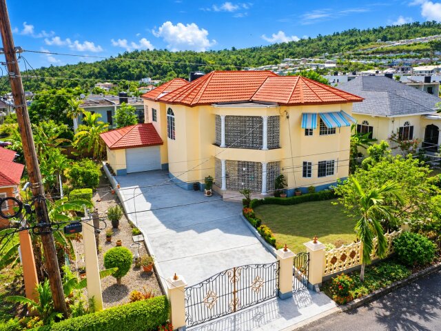 Spacious 5 Bedroom, 3 Bathroom House