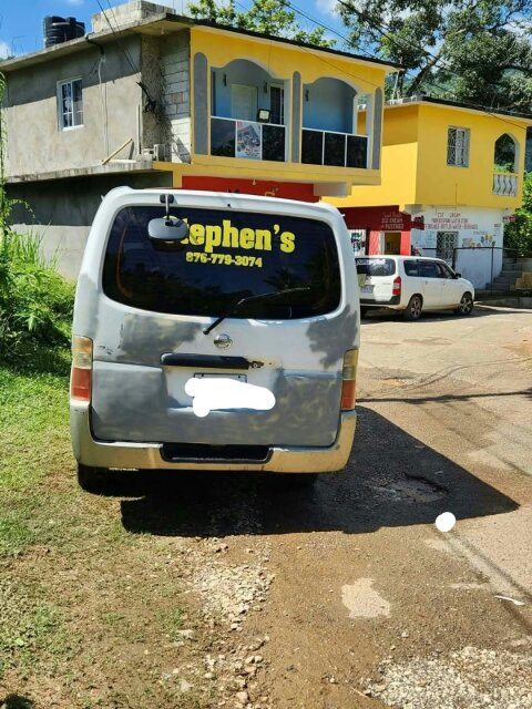 2004 Nissan Carvan Bus