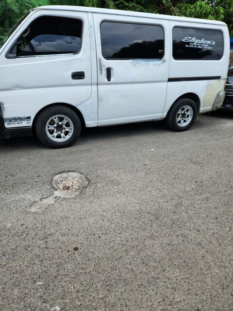 2004 Nissan Carvan Bus Buses St Andrew Selling Nissan Carvan 2004
