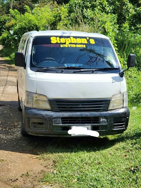 2004 Nissan Carvan Bus