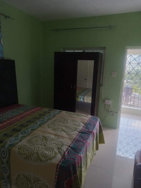 Cozy 1 Bedroom Furnished Quad with Appliances