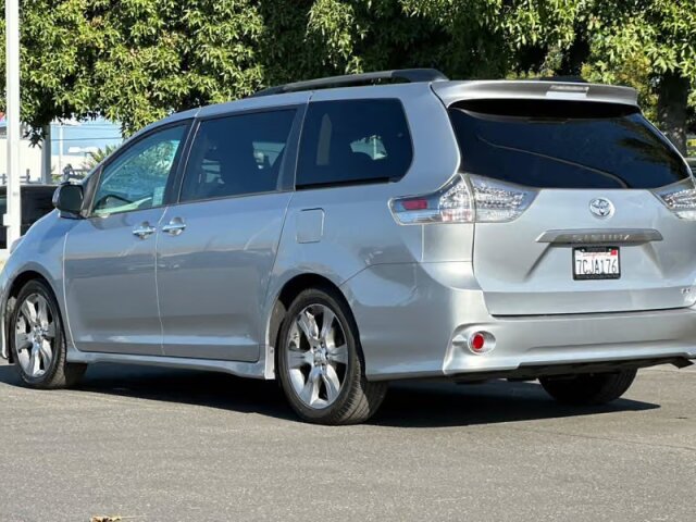 2016 Toyota Sienna SE FWD