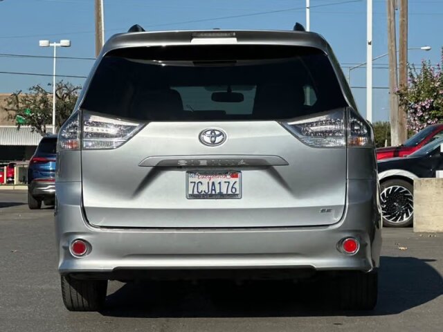 2016 Toyota Sienna SE FWD