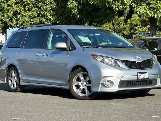2016 Toyota Sienna SE FWD Vans & SUVs Kingston