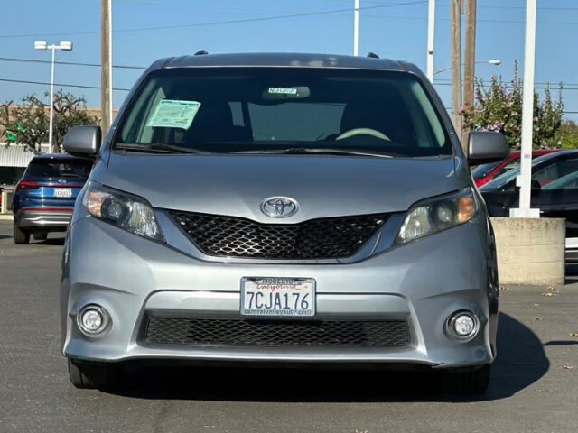 2016 Toyota Sienna SE FWD