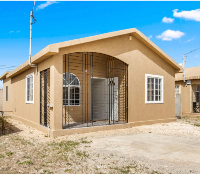 Charming 2 Bedrooms Home in Portmore Village Houses PHOENIX PARK VILLAGE PORTMORE