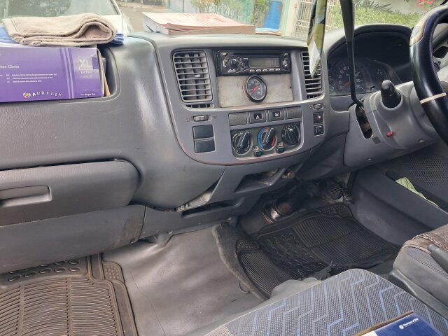 2004 Nissan Carvan Bus