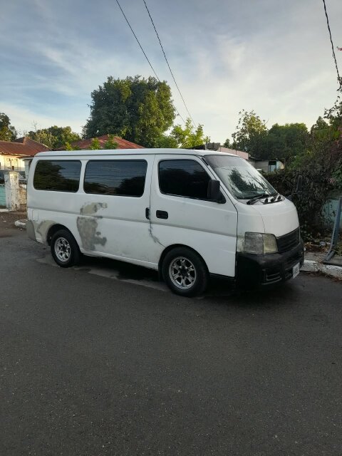 2004 Nissan Carvan Bus