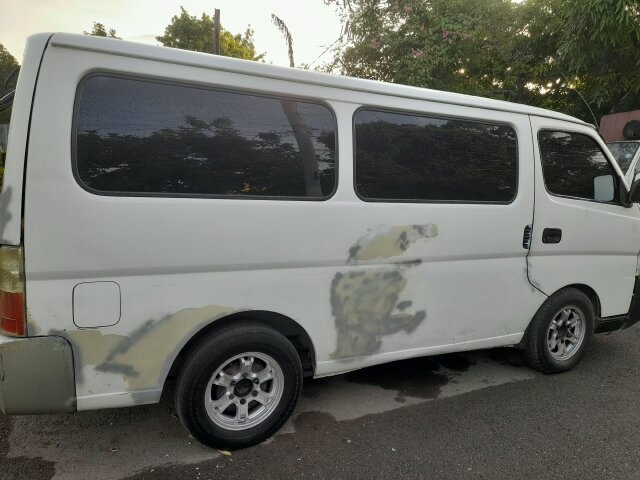 2004 Nissan Carvan Bus