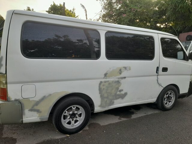 2004 Nissan Carvan Bus