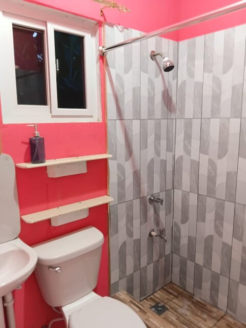 1 Bedroom Flat With Kitchen And Bathroom