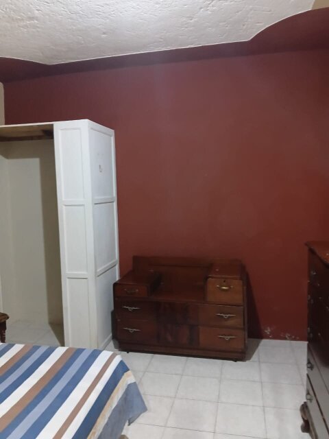 1 Bedroom Flat With Kitchen And Bathroom