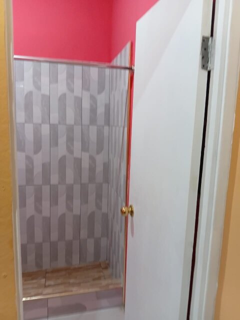 1 Bedroom Flat With Kitchen And Bathroom