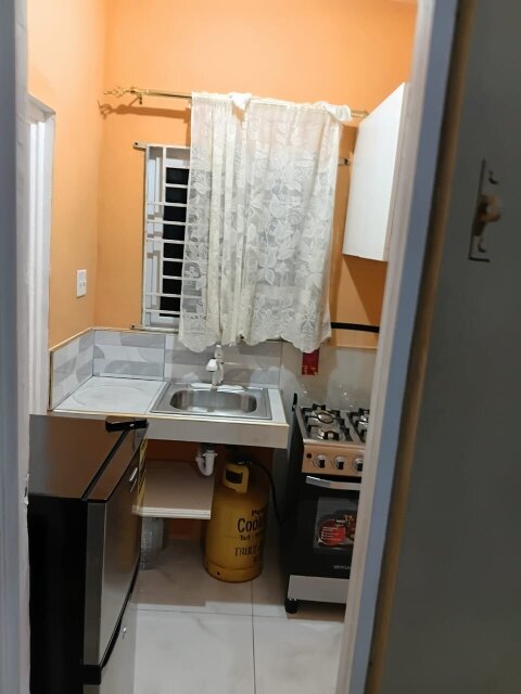 1 Bedroom Flat With Kitchen And Bathroom