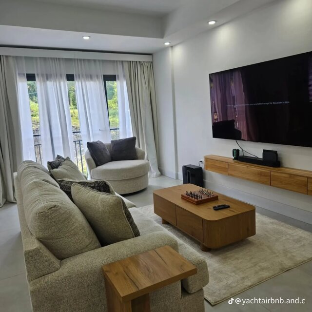 Expansive 12 Bedrooms Airbnb in Ocho Rios