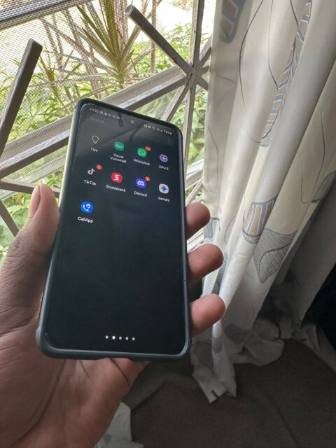 SAMSUNG S21 FE NEAR PERFECT