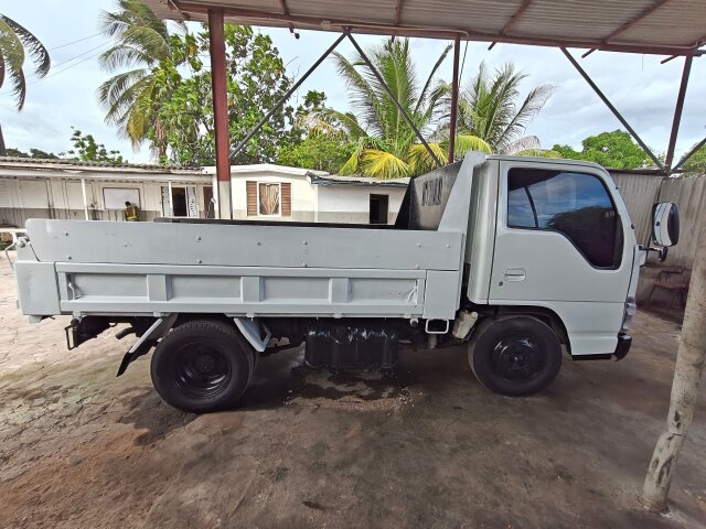 2005 Isuzu Elf Tipper