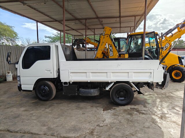 2005 Isuzu Elf Tipper