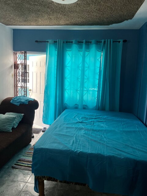 Cozy 1 Bedroom Studio Flat in Prime Location Houses Spanish Town Angels