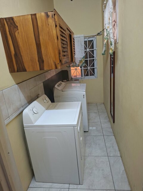 1 BEDROOM FURNISHED - SINGLE PERSON ONLY