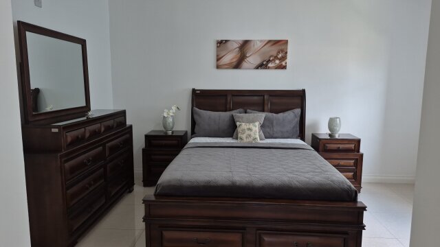 Stylish 2 Bedrooms Penthouse Suite with Balcony