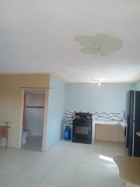 Convenient 1 Bedroom Bachelor Unit in Kingston 8