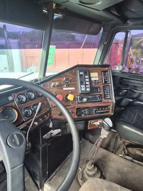 2001 Freightliner FLD120