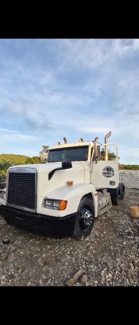2001 Freightliner FLD120 Trucks Kingston