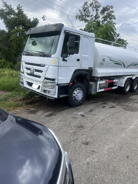 2022 HOWO SINOTRUCK WATER TRUCK