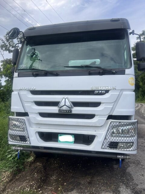 2022 HOWO SINOTRUCK WATER TRUCK Trucks Montego Bay