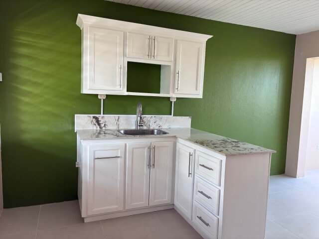 Newly Renovated 1 Bedroom Apartment on Trafalgar