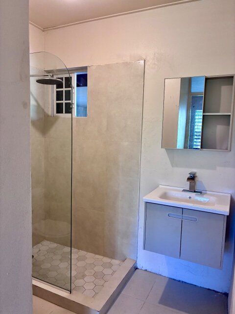 Newly Renovated 1 Bedroom Apartment on Trafalgar