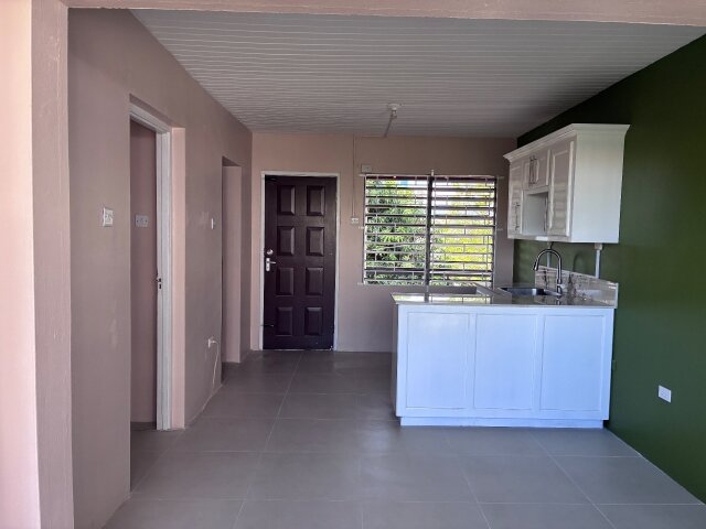 Newly Renovated 1 Bedroom Apartment on Trafalgar