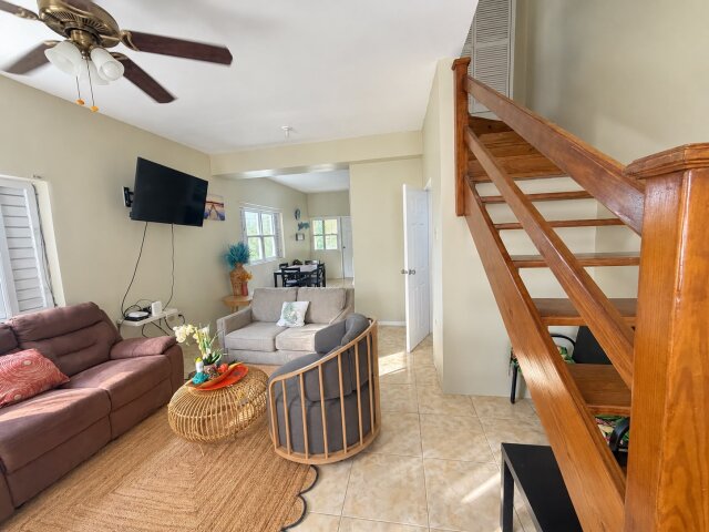 2 Bedrooms Townhouse For Rent