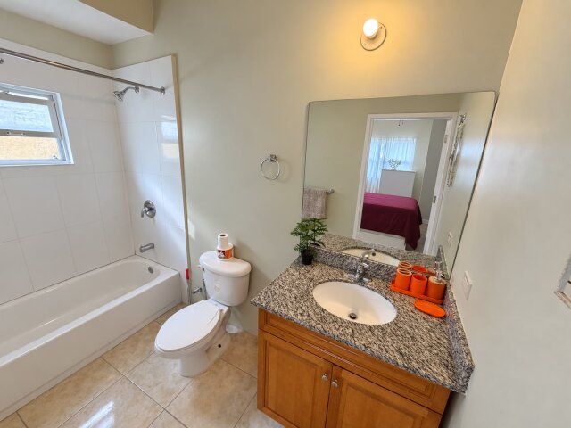 2 Bedrooms Townhouse For Rent