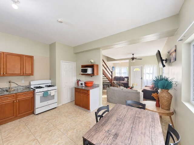 2 Bedrooms Townhouse For Rent