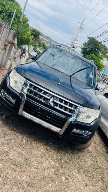 2017 Mitsubishi Pajero