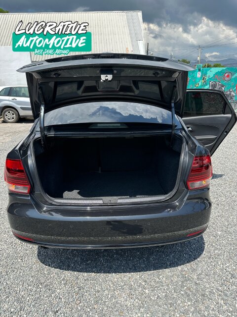 2016 VW Polo