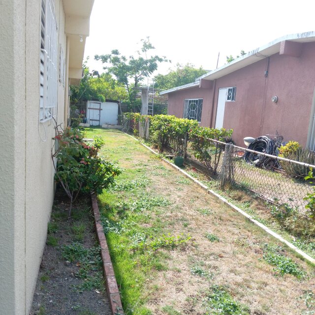 Cozy 3 Bedrooms House, Centrally Located