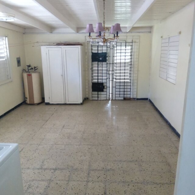 Cozy 3 Bedrooms House, Centrally Located