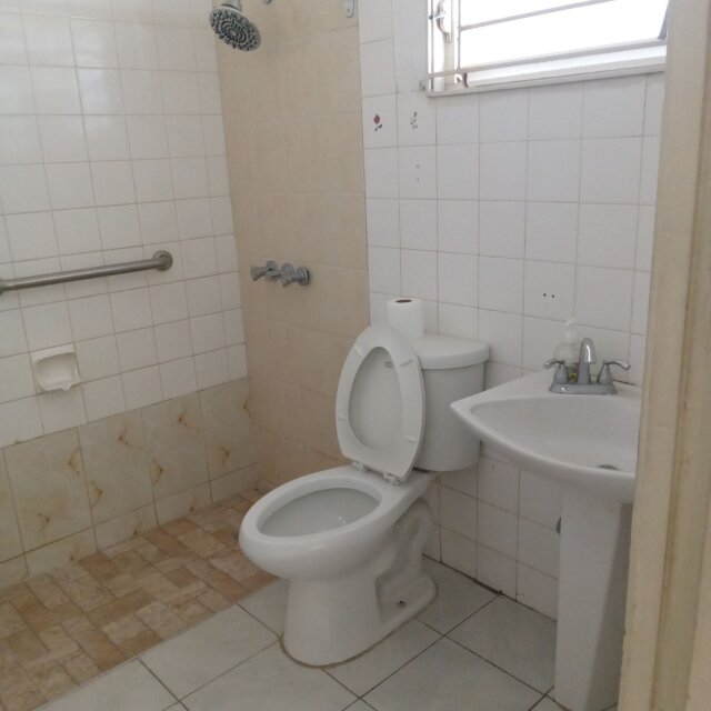Cozy 3 Bedrooms House, Centrally Located