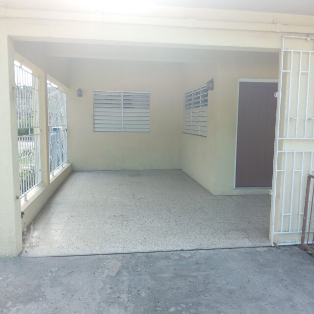 Cozy 3 Bedrooms House, Centrally Located