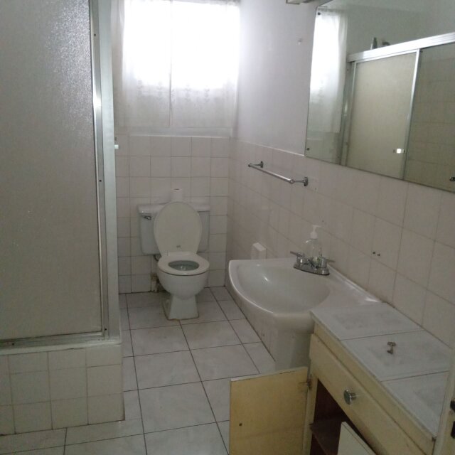 Cozy 3 Bedrooms House, Centrally Located