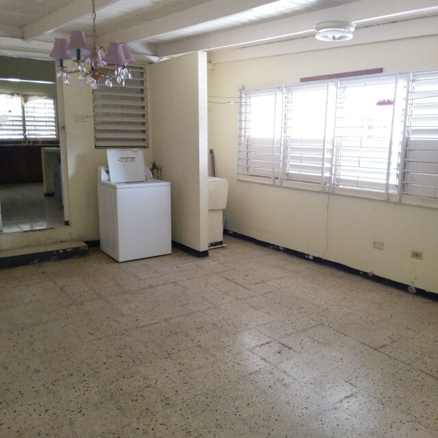 Cozy 3 Bedrooms House, Centrally Located