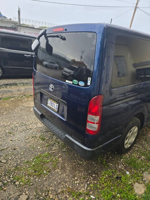 2014 Hiace Bus